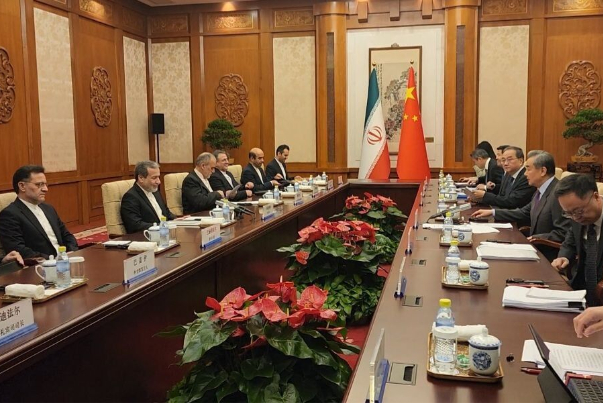 خبير إيراني: زيارة عراقجي إلى الصين رسالة متعددة الأبعاد للغرب