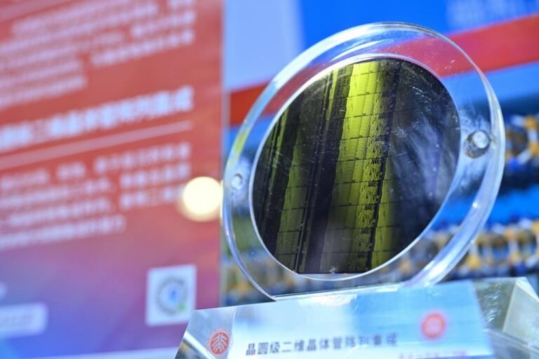 الصين.. تطوير رقاقات ذات سمك على مستوى الذرات لتعزيز قوة الحوسبة