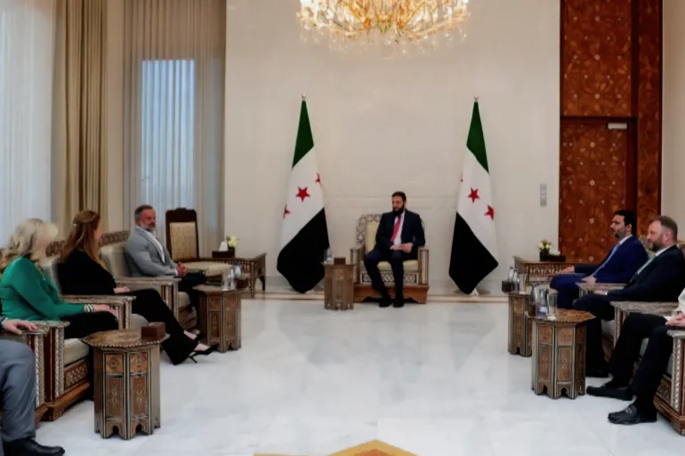 وول ستريت جورنال: دمشق تسعى لكسب ود واشنطن ورفع العقوبات