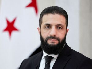 رئيس المرحلة الانتقالية في سوريا أحمد الشرع يكلف فصائل محلية بمسؤولية الأمن، ويندد بالتدخل الإسرائيلي