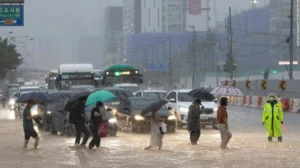 كوريا الجنوبية: أمطار غزيرة تغرق البلاد وتتسبب في وفاة 4 أشخاص وإجلاء أكثر من 5000 مواطن