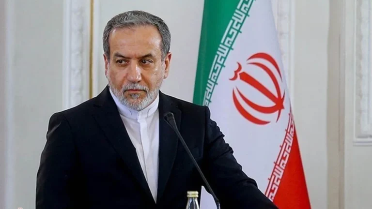 طهران تحذر يريطانيا وفرنسا وألمانيا من إعادة فرض العقوبات