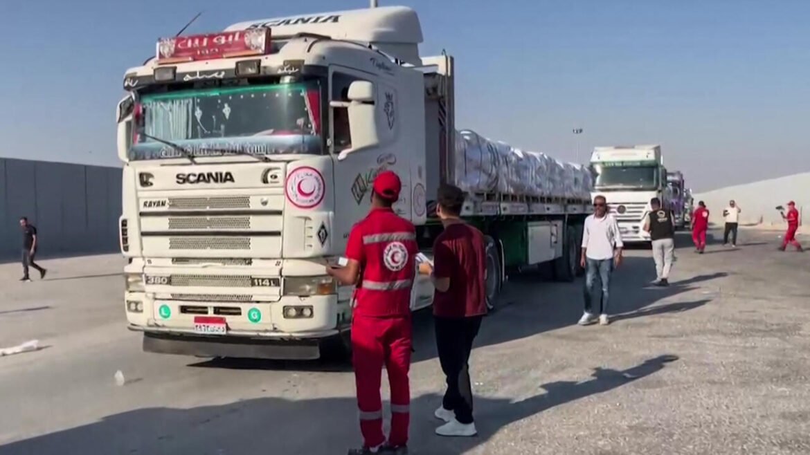 قوافل مساعدات إغاثية من مصر تدخل إلى قطاع غزة