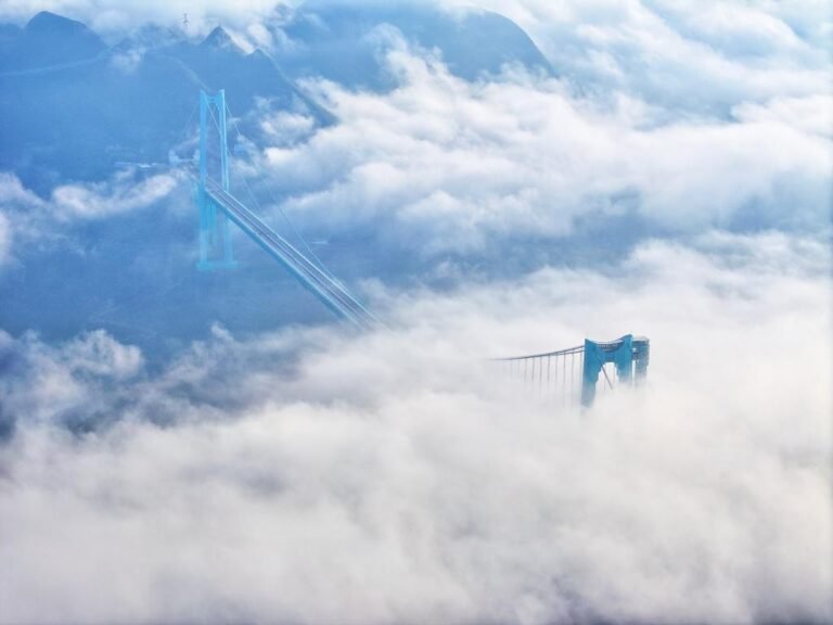 الصين.. افتتاح أعلى جسر في العالم أمام حركة المرور في قويتشو