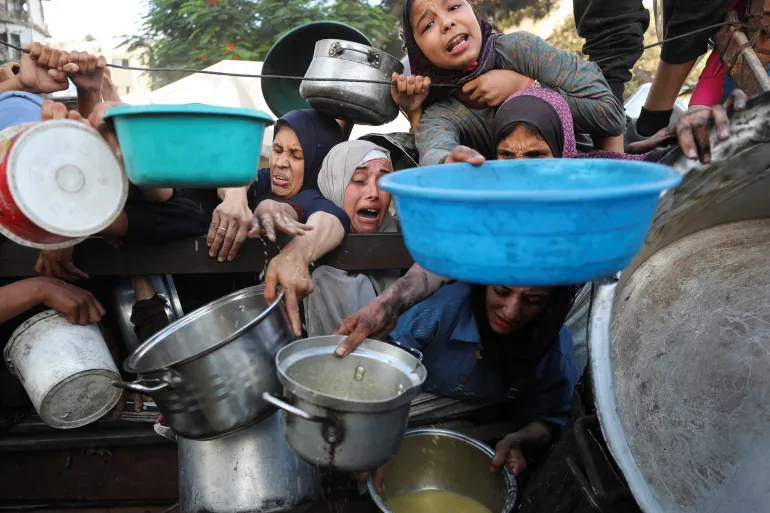 المجاعة في غزة.. الأم المتحدة تدق ناقوس الخطر والاحتلال يحاصر لقمة العيش