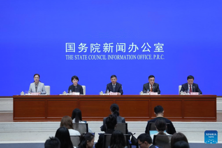 وزير الإيكولوجيا والبيئة سوق تداول انبعاثات الكربون في الصين تعمل بسلاسة