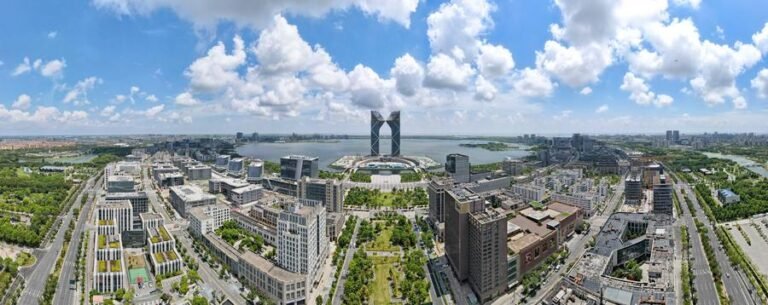 (China Economic Roundtable) Xinhua Headlines: China's historic socio-economic achievements over past five years