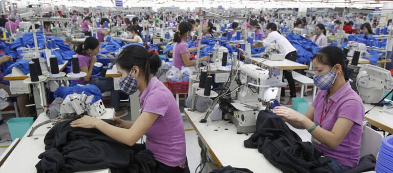 الصين تعزز حضورها في الأسواق العربية بصناعة الثياب