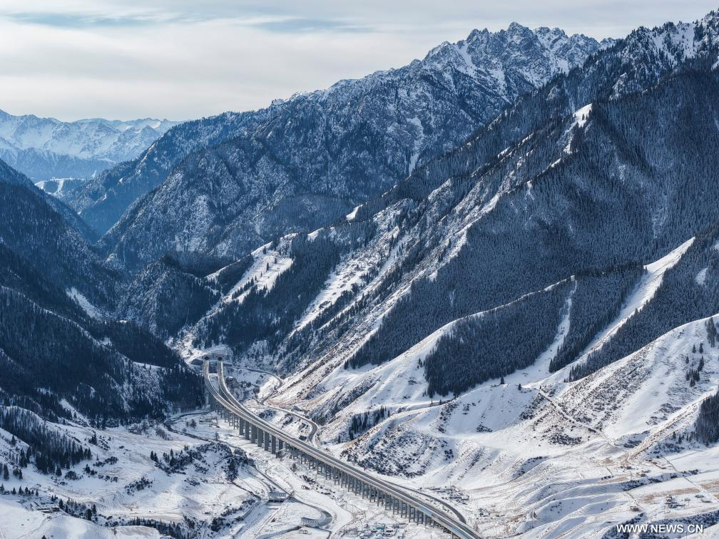 الصين.. افتتاح أطول نفق لطريق سريع في العالم أمام حركة المرور في شينجيانغ