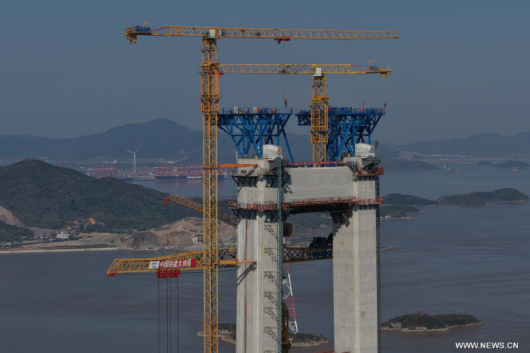 بناء جسر كبير شرقي الصين