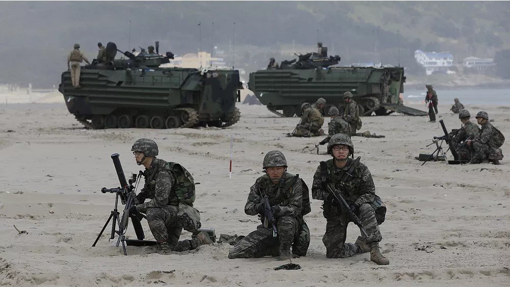 كوريا الجنوبية تعلن تدريبات بالذخيرة الحية لمشاة البحرية مشاة البحرية قرب الحدود بين الكوريتين