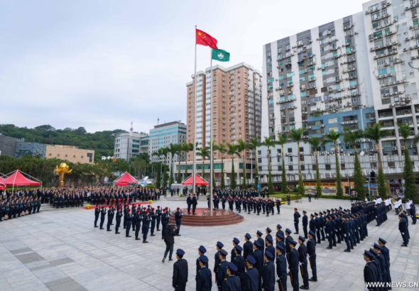 ماكاو - رفع العلم