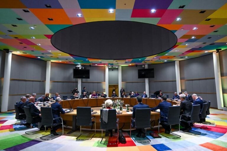 في ظل الخلافات حول غرينلاند.. الاتحاد الأوروبي يعيد تقييم علاقاته مع الولايات المتحدة