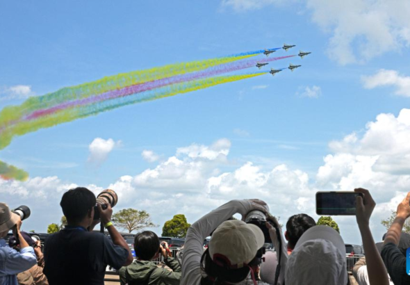 الجيش الصيني يشارك في استعراضات جوية بمعرض سنغافورة للطيران