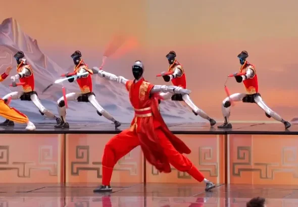 الروبوتات الصينية تجذب الأنظار بحركات الكونغ فو.. هل هم نجوم فن القتال الجدد؟