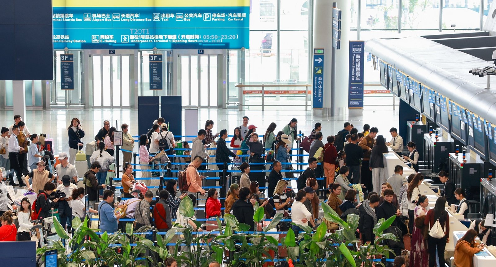 توقعات بتسجيل مستوى قياسي بعدد الرحلات.. بدء موسم ذروة السفر لعيد الربيع في الصين