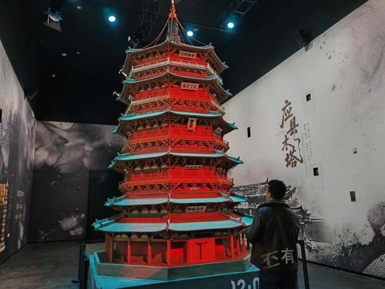 شاب مصري يحيي آثار الصين عبر التقنيات الرقمية