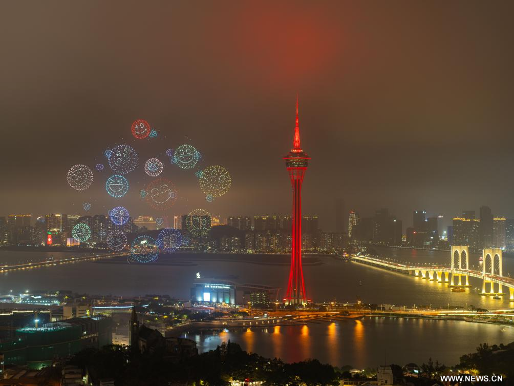 عروض الألعاب النارية والطائرات بدون الطيار في ماكاو