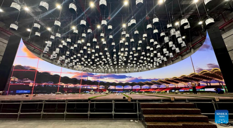 كيف عززت التكنولوجيا الافتراضية المدعومة بالذكاء الاصطناعي كفاءة إنتاج الأفلام في الصين؟