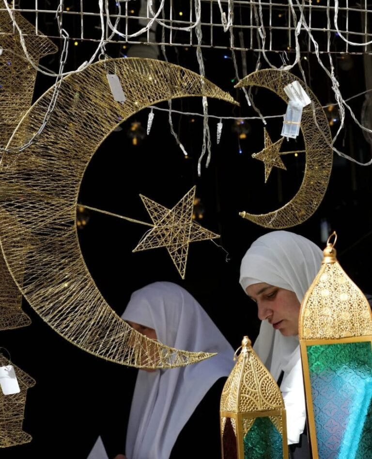 لإدخال البهجة على أطفال غزة.. مبادرات فلسطينية لصناعة فوانيس رمضان