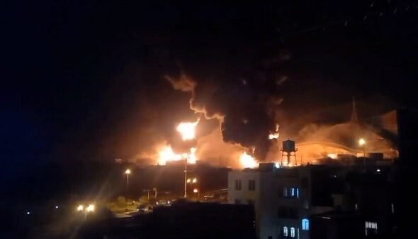 استهداف مستودعات النفط في إيران.. وطهران تندد