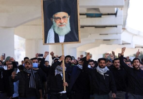 اغتيال خامنئي.. هل يدفع الإيرانيين إلى الاصطفاف في مواجهة أمريكا؟
