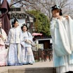 الصين.. أزياء هانفو تدفع عجلة التنمية التجارية شرقي البلاد