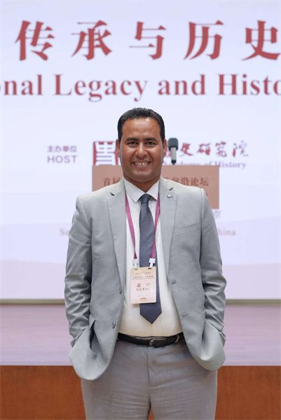 عالم آثار مصري