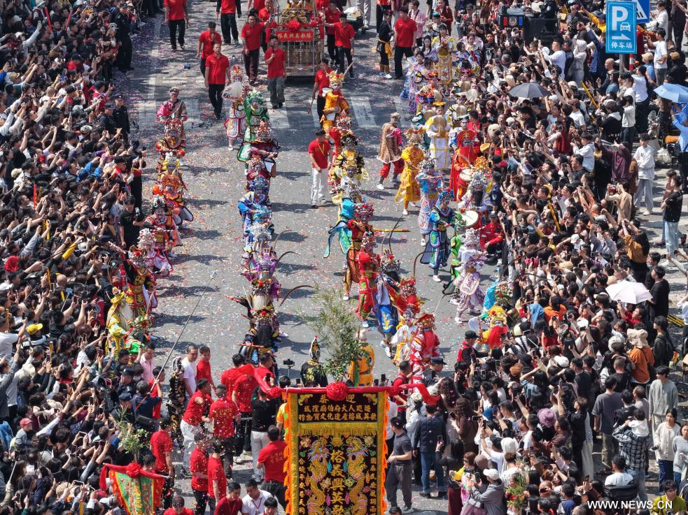 مهرجان معبد تشنغهوانغ في مدينة جييانغ بجنوبي الصين