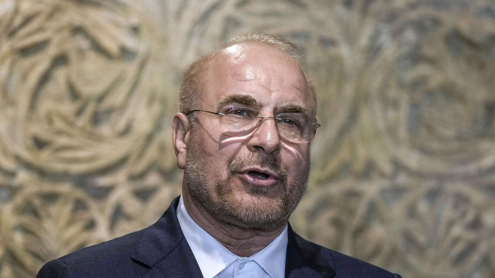 قاليباف يرد على ترامب بشأن تفجير المنشآت النفطية الإيرانية