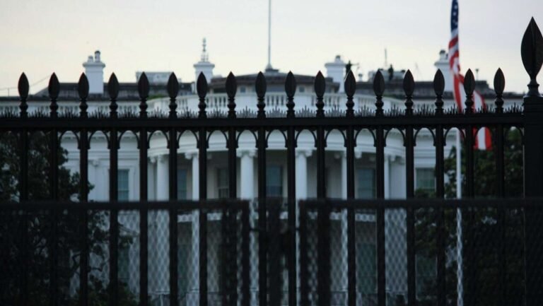 خبير يكشف عن تحولات في السياسة الأمريكية وسط تحديات داخلية وخارجية متصاعدة