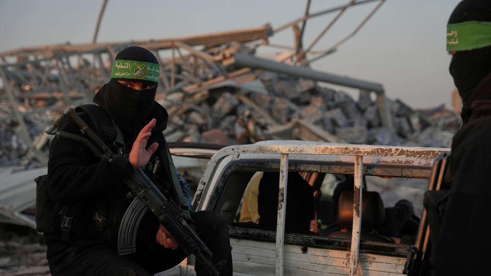 تلميحات أمريكية عن انفراجة قريبة... ما الصيغة التي يمكن أن تقبل بها "حماس" لسحب سلاحها؟