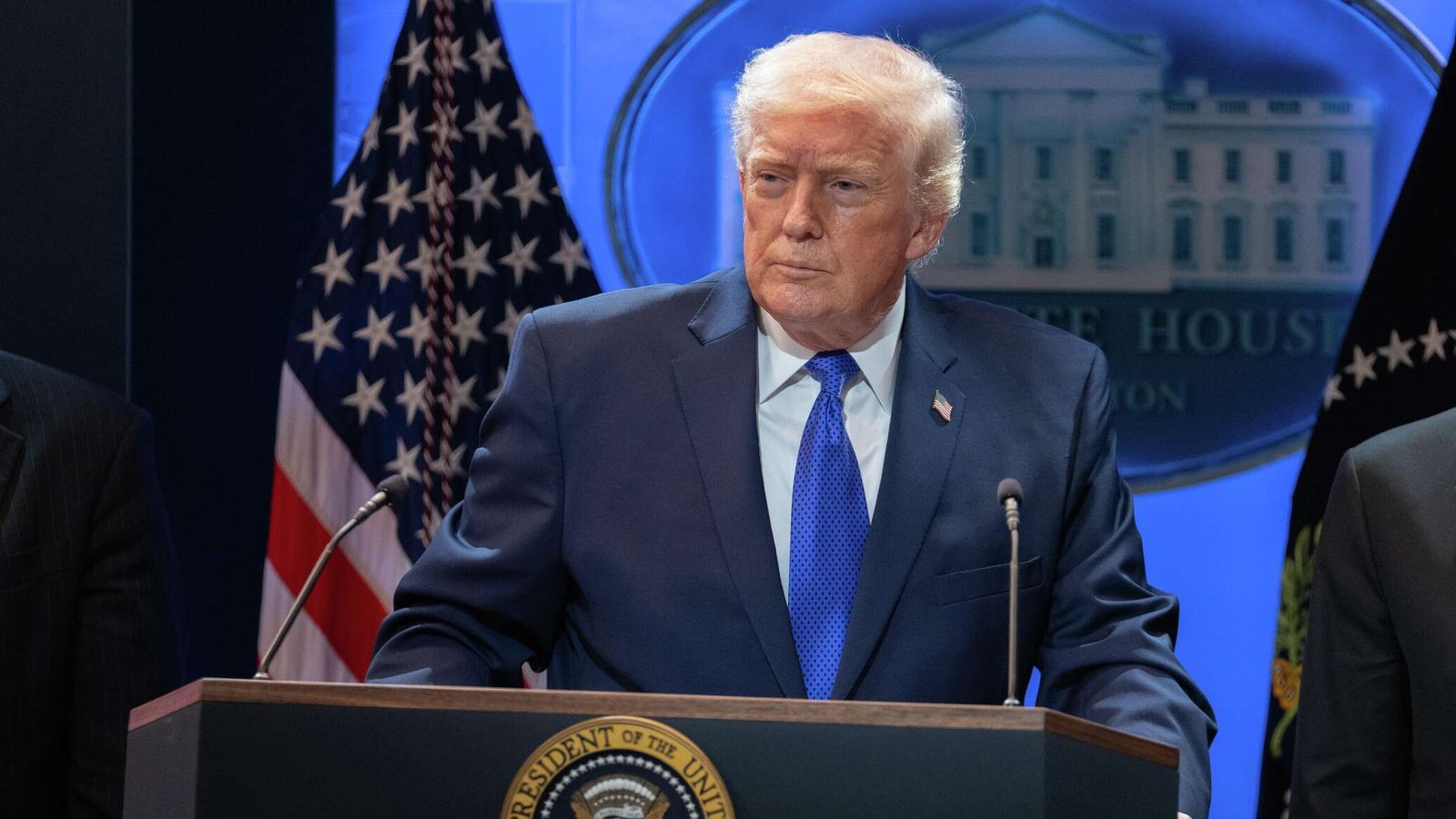 إعلام: ترامب يدرس توجيه ضربة سريعة وقوية لإيران