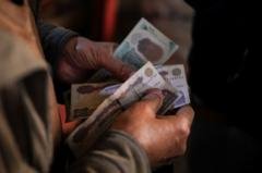 "بطء النظام الجديد" يعطل صرف معاشات المصريين وسط غضب برلماني