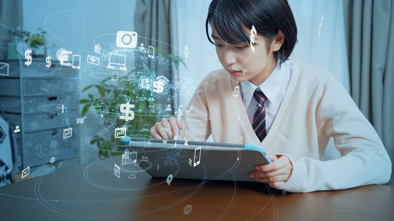 انتشار واسع لاستخدام الذكاء الاصطناعي التوليدي بين المراهقين في اليابان