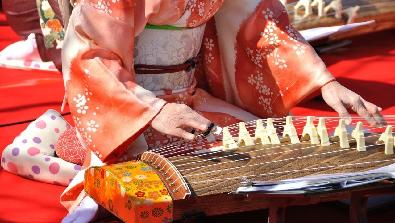 آلة الكوتو... موسيقى تقليدية من قلب التراث الياباني