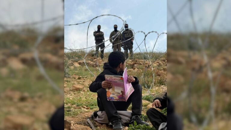 دمعة طفلة تروي المعاناة.. أسلاك شائكة تقطع طريق المدرسة أمام أطفال بالضفة الغربية