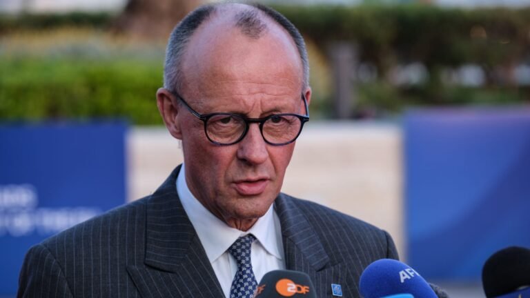 المستشار الألماني: الولايات المتحدة "تتعرض للإذلال" من قبل إيران