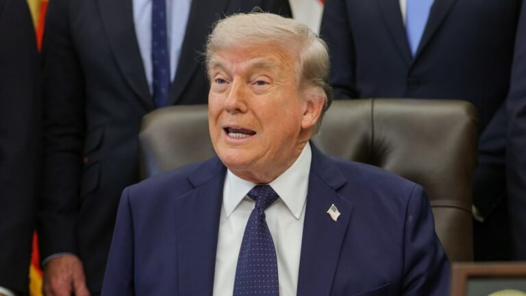 ترامب: لن أرفع الحصار عن إيران حتى تتفاوض بشأن برنامجها النووي