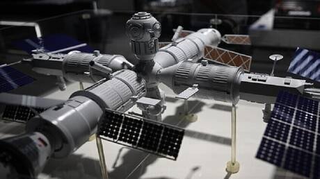 روسيا تطور جهاز محاكاة لتدريب الرواد على استخدام محطتها المدارية