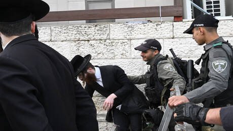 تفاصيل اقتحام منزل قائد الشرطة العسكرية في إسرائيل