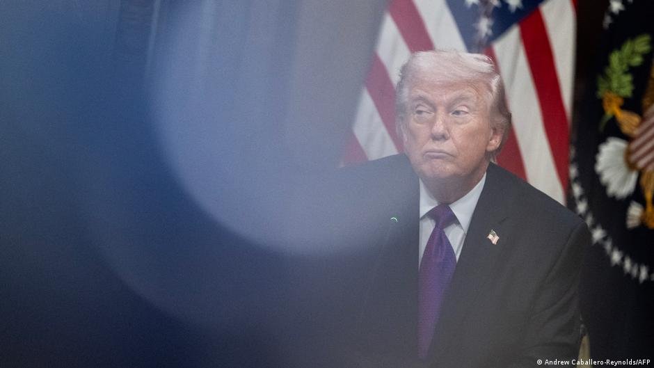 لعبة "عض أصابع".. هل يسقط ترامب النظام الإيراني بالاقتصاد؟