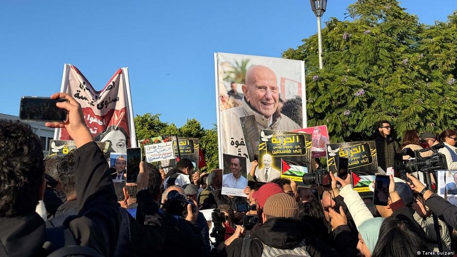 مصير على المحك.. هل تسقط أعرق منظمة حقوقية في تونس؟