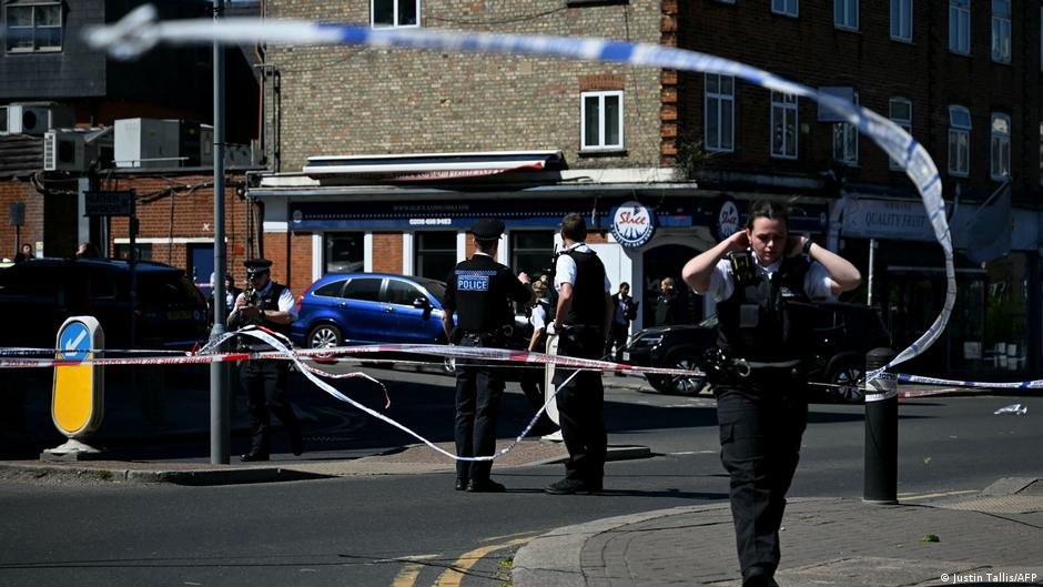 ستارمر يندد بهجوم طعن في منطقة يهودية ويتوعد بملاحقة المتورطين