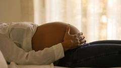 الحالة النادرة لامرأة أنجبت توأمين من أبوين مختلفين