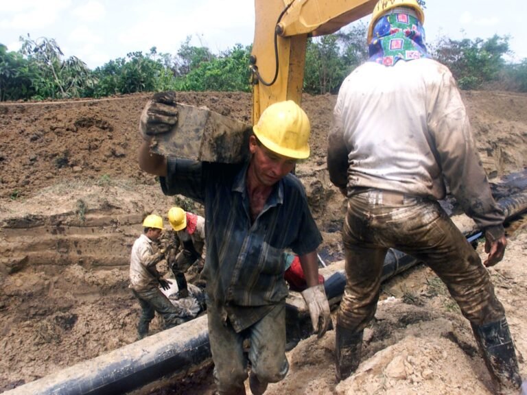 كولومبيا تستضيف مؤتمر التخلي عن النفط وسط أزمة عالمية