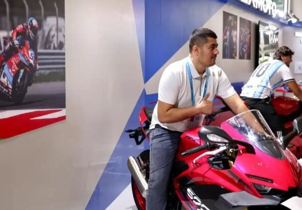 شي يحث على بذل المزيد من الجهود لتلخيص وتطبيق تجربة التنمية في ييوو بشرقي الصين