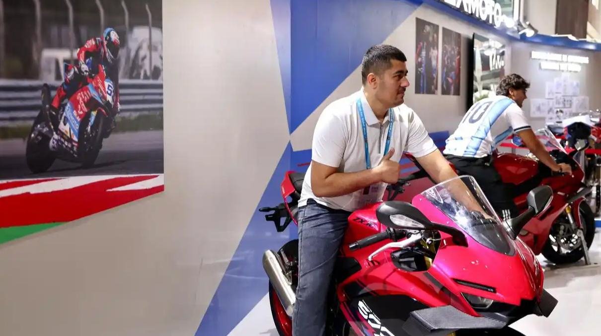 شي يحث على بذل المزيد من الجهود لتلخيص وتطبيق تجربة التنمية في ييوو بشرقي الصين