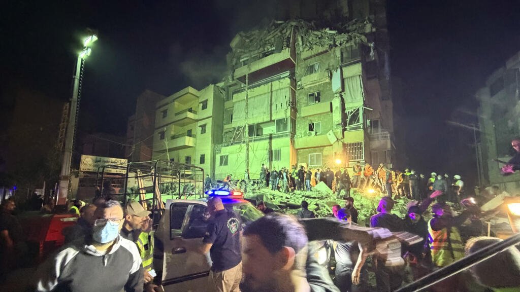 مباشر: غارة على الضاحية الجنوبية لبيروت وإسرائيل تقول إنها استهدفت قياديا في حزب الله