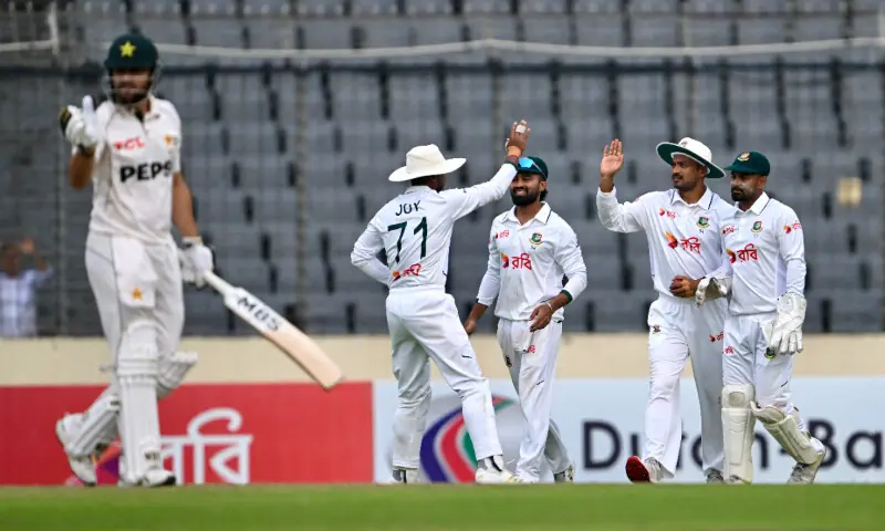 Pakistan's Test against Bangladesh evenly poised after Mehidy takes 5 wickets
